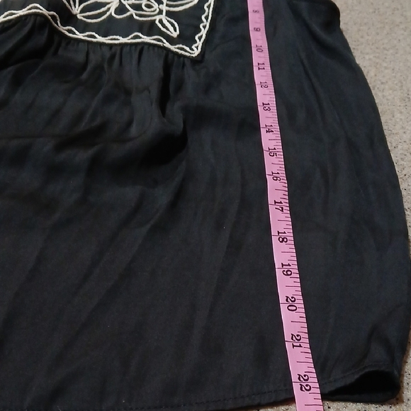 Rachel Zoe Black Top with Cream Floral Design - Picture 8 of 8